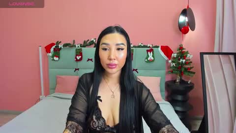 Snapshot of jennifer_munoz chatting on 12.02.25 Jennifer online show from 12.02.25