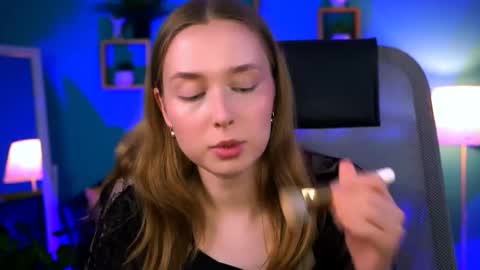 Snapshot of jennifergraces chatting on 09.18.25 Jennifer online show from 09.18.25