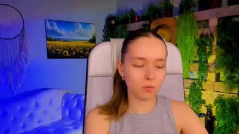 Snapshot of jennifergraces chatting on 10.21.25 Jennifer online show from 10.21.25