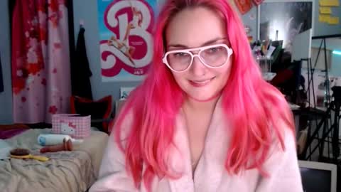 Jennifer Gwen online show from 12.03.25