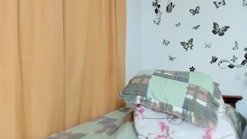 Snapshot of jenniferloveyou chatting on 11.19.25 jenniferloveyou online show from 11.19.25