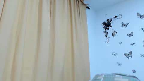 Snapshot of jenniferloveyou chatting on 11.30.25 jenniferloveyou online show from 11.30.25