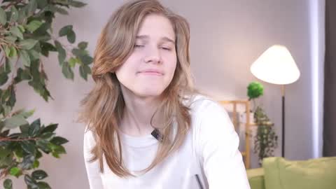 Snapshot of jenniferrakow chatting on 03.30.26 Sofia online show from 03.30.26