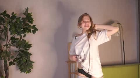 Snapshot of jenniferrakow chatting on 04.01.26 Sofia online show from 04.01.26