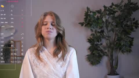 Snapshot of jenniferrakow chatting on 04.25.26 Sofia online show from 04.25.26