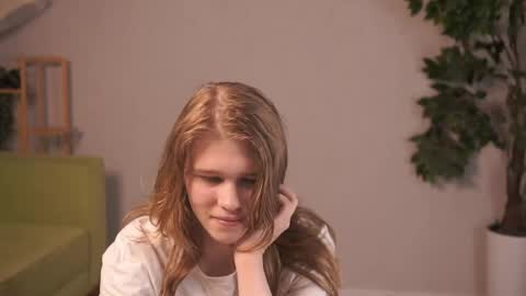 Snapshot of jenniferrakow chatting on 05.12.26 Sofia online show from 05.12.26