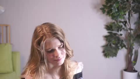 Snapshot of jenniferrakow chatting on 05.13.26 Sofia online show from 05.13.26