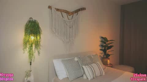 Snapshot of jenny_ames chatting on 10.28.25 Jenny  online show from 10.28.25