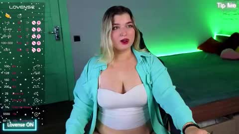 Snapshot of jenny_smitx chatting on 10.11.25 jenny_smitx online show from 10.11.25
