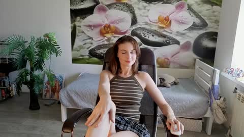Snapshot of jennycutey chatting on 09.11.25 jennycutey online show from 09.11.25