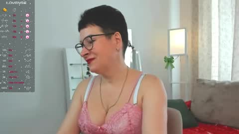 Snapshot of jennymons chatting on 04.22.26 Jenny online show from 04.22.26
