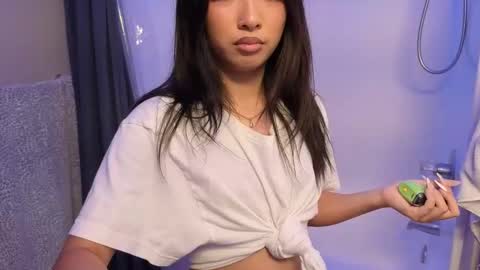 Snapshot of jennytran07 chatting on 04.10.26 Jenny Tran online show from 04.10.26