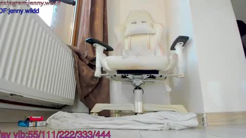 Snapshot of jennywildd chatting on 02.20.25 infamous blondiechloe. Jennyjennywildd online show from 02.20.25