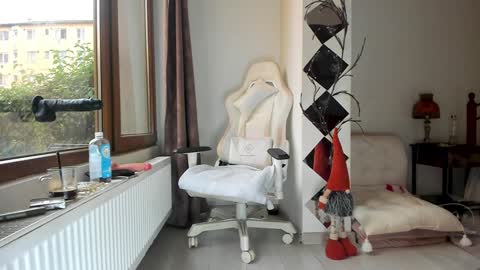 Snapshot of jennywildd chatting on 10.24.25 infamous blondiechloe. Jennyjennywildd online show from 10.24.25