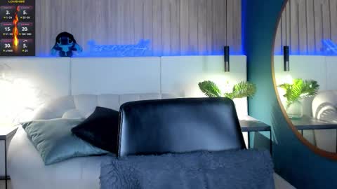 Snapshot of jeremy_harden chatting on 11.04.25 Jeremy online show from 11.04.25