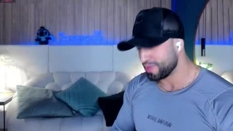 Snapshot of jeremy_harden chatting on 11.28.25 Jeremy online show from 11.28.25