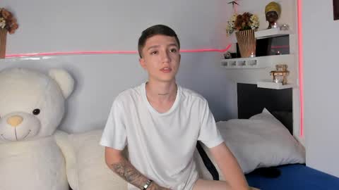 jero independent model online show from 04.16.26