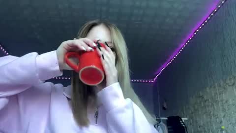 Snapshot of jerikruschke chatting on 05.19.26 Asya online show from 05.19.26