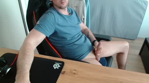 Snapshot of jerklove1006 chatting on 04.16.26 Boy likes daddies online show from 04.16.26