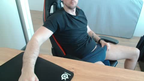Snapshot of jerklove1006 chatting on 04.18.26 Boy likes daddies online show from 04.18.26