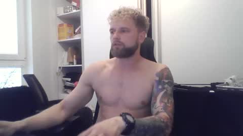 Snapshot of jerryalise chatting on 11.15.25 jerryalise online show from 11.15.25