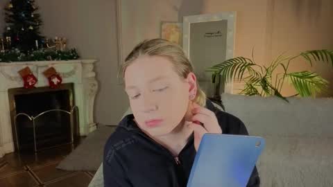 Snapshot of jes_solar chatting on 12.18.25 jes_solar online show from 12.18.25