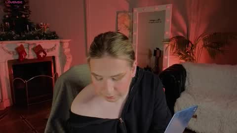 Snapshot of jes_solar chatting on 12.20.25 jes_solar online show from 12.20.25