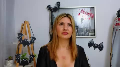 bella  adams online show from 10.27.25