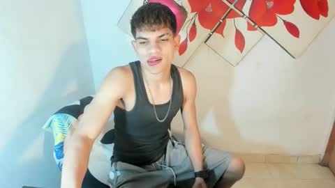 Snapshot of jesshot_bigcock chatting on 05.10.26 jesshot_bigcock online show from 05.10.26