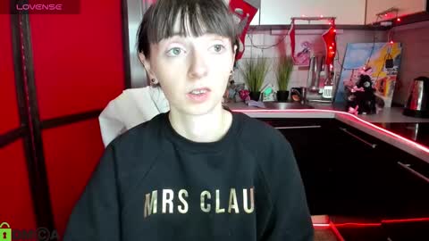 Snapshot of jessicaforris chatting on 12.14.25 jessicaforris online show from 12.14.25