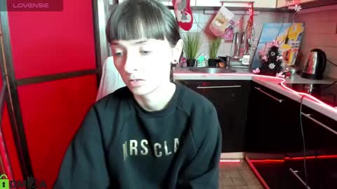 Snapshot of jessicaforris chatting on 12.17.25 jessicaforris online show from 12.17.25