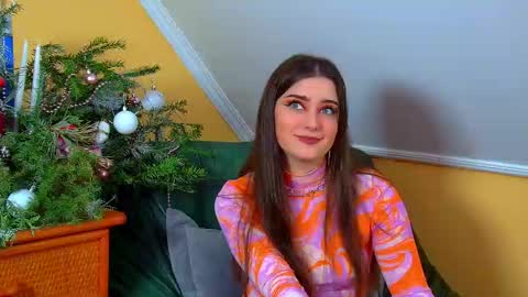 Snapshot of jessicajewells45 chatting on 12.14.25 Jessica online show from 12.14.25