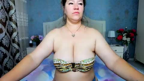 Snapshot of jessicalove20 chatting on 06.03.26 single mommy online show from 06.03.26