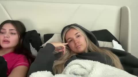 Snapshot of jessicaparkerrr chatting on 10.14.25 Jessica Parker online show from 10.14.25