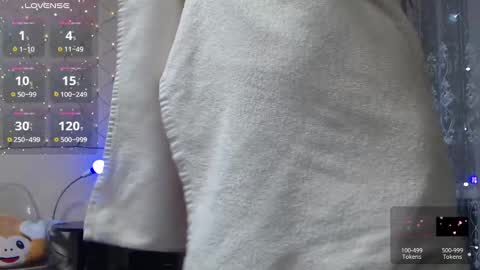 Snapshot of jessiemays chatting on 03.09.25 Jess online show from 03.09.25