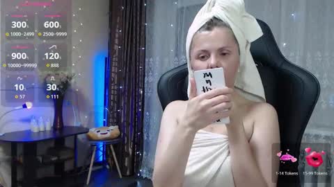 Snapshot of jessiemays chatting on 11.19.25 Jess online show from 11.19.25