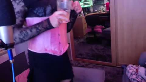 Snapshot of jessiessicaxx chatting on 12.22.24 Jessiessicaxx online show from 12.22.24