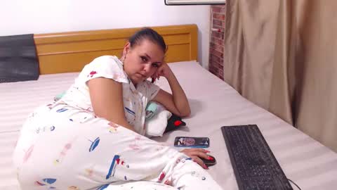 Snapshot of jessiestar3 chatting on 09.12.25 jessiestar3 online show from 09.12.25