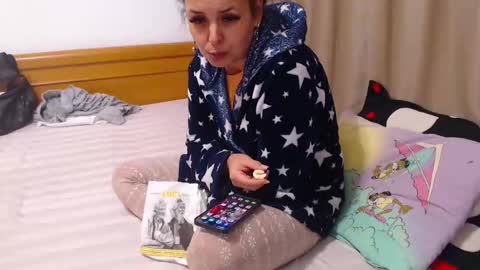 Snapshot of jessiestar3 chatting on 10.11.25 jessiestar3 online show from 10.11.25