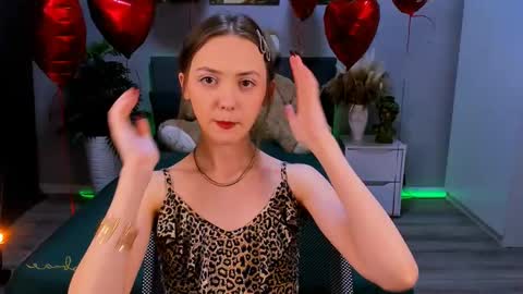 Snapshot of jessswalker chatting on 03.08.25 JesssWalker online show from 03.08.25