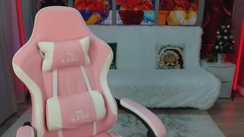 Snapshot of jessswalker chatting on 12.04.25 JesssWalker online show from 12.04.25