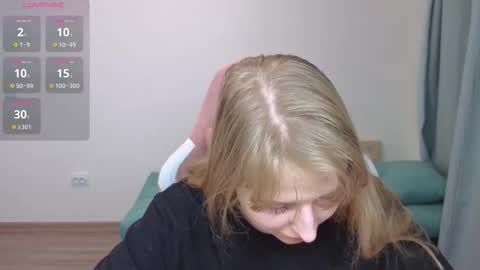 Snapshot of jessy_comely chatting on 10.29.25 Jessy online show from 10.29.25