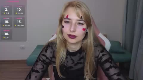 Snapshot of jessy_comely chatting on 10.31.25 Jessy online show from 10.31.25