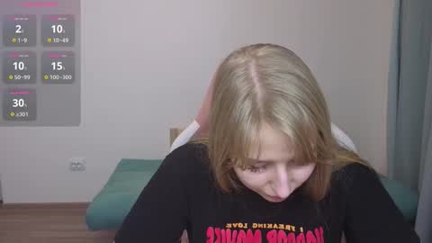 Snapshot of jessy_comely chatting on 11.14.25 Jessy online show from 11.14.25