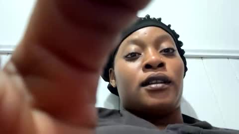 Snapshot of jessybea chatting on 11.17.25 jessybea online show from 11.17.25