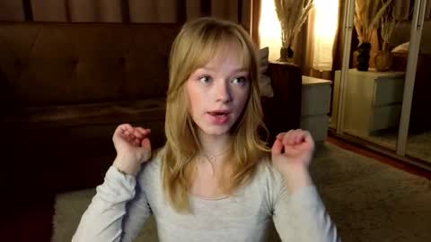 Gwen online show from 12.21.25