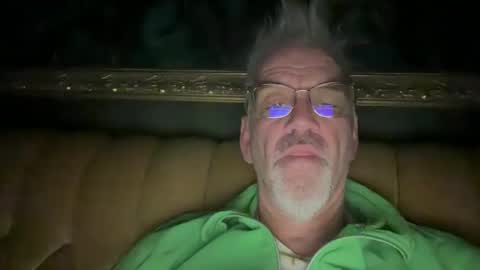 Snapshot of jewlronny chatting on 01.05.25 jewlronny online show from 01.05.25