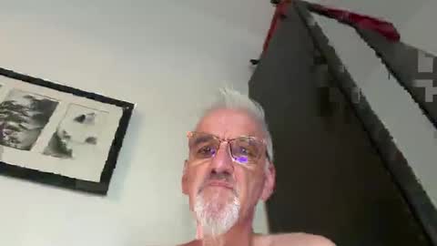 Snapshot of jewlronny chatting on 10.03.25 jewlronny online show from 10.03.25