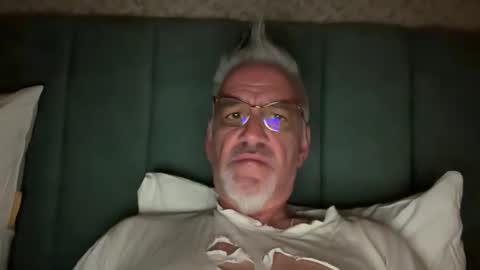 Snapshot of jewlronny chatting on 10.07.25 jewlronny online show from 10.07.25