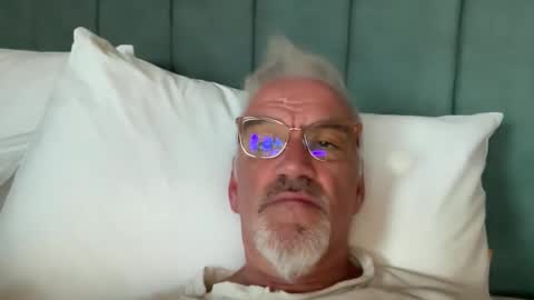 Snapshot of jewlronny chatting on 10.12.25 jewlronny online show from 10.12.25